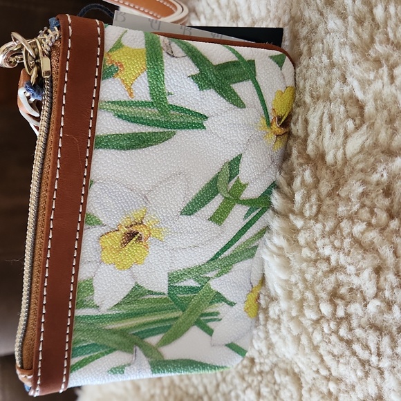 NWT Dooney & Bourke Daffodil White Leather Wristlet Wallet π€πΌπ - Picture 14 of 16